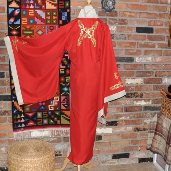 Japanese (?) Kimono Red & Tan Robe Uchikake Gold Sequin Ruffle Neckline - Picture 5 of 8
